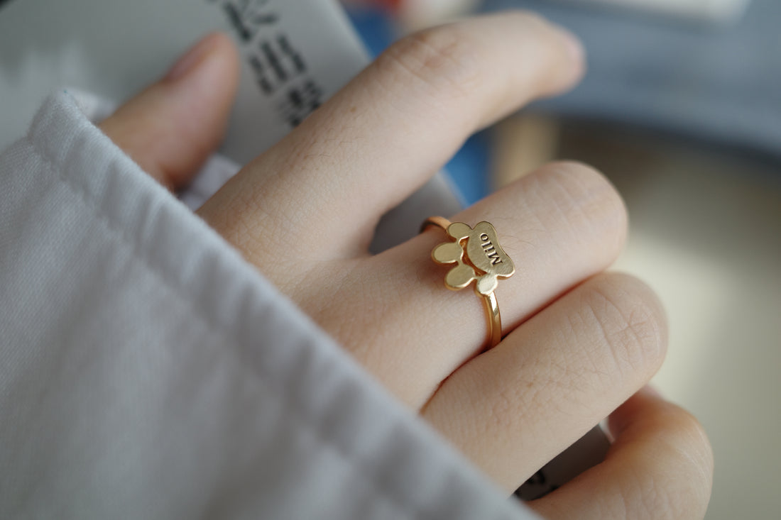 Gold paw ring engraved with the name Milo